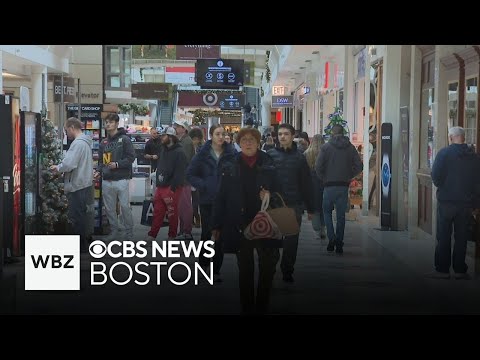 Super Saturday brings shoppers into Massachusetts mall for last minute gifts