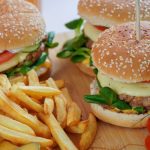 Vivere vicino a ristoranti ‘fast food’ “aumenta il rischio di ictus del 13%”